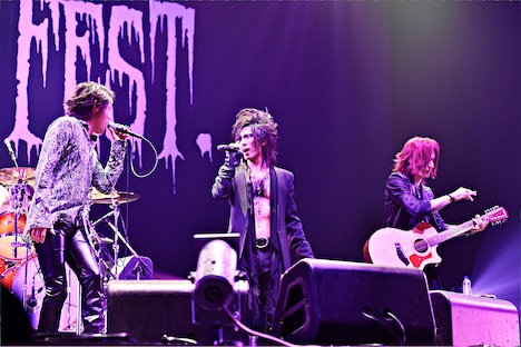 RYUICHI(LUNA SEA)、SUGIZO(LUNA SEA)、DEAD ENDによるセッションの様子。(写真提供:LUNATIC FEST.)