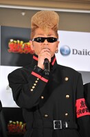 綾小路翔（Dragon Voice） (c)宮下あきら / 集英社・東映アニメーション (c)Sony Music Artists Inc. (c)イノキ・ゲノム・フェデレーション (c)亀田プロモーション