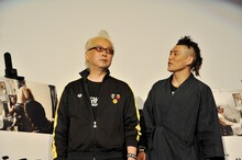 「ブラフマン」の完成披露先行上映会の様子。左から箭内道彦、TOSHI-LOW。