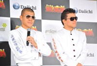 左から亀田興毅、亀田大毅。 (c)宮下あきら / 集英社・東映アニメーション (c)Sony Music Artists Inc. (c)イノキ・ゲノム・フェデレーション (c)亀田プロモーション