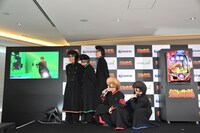 メイキング映像を観る氣志團。 (c)宮下あきら / 集英社・東映アニメーション (c)Sony Music Artists Inc. (c)イノキ・ゲノム・フェデレーション (c)亀田プロモーション