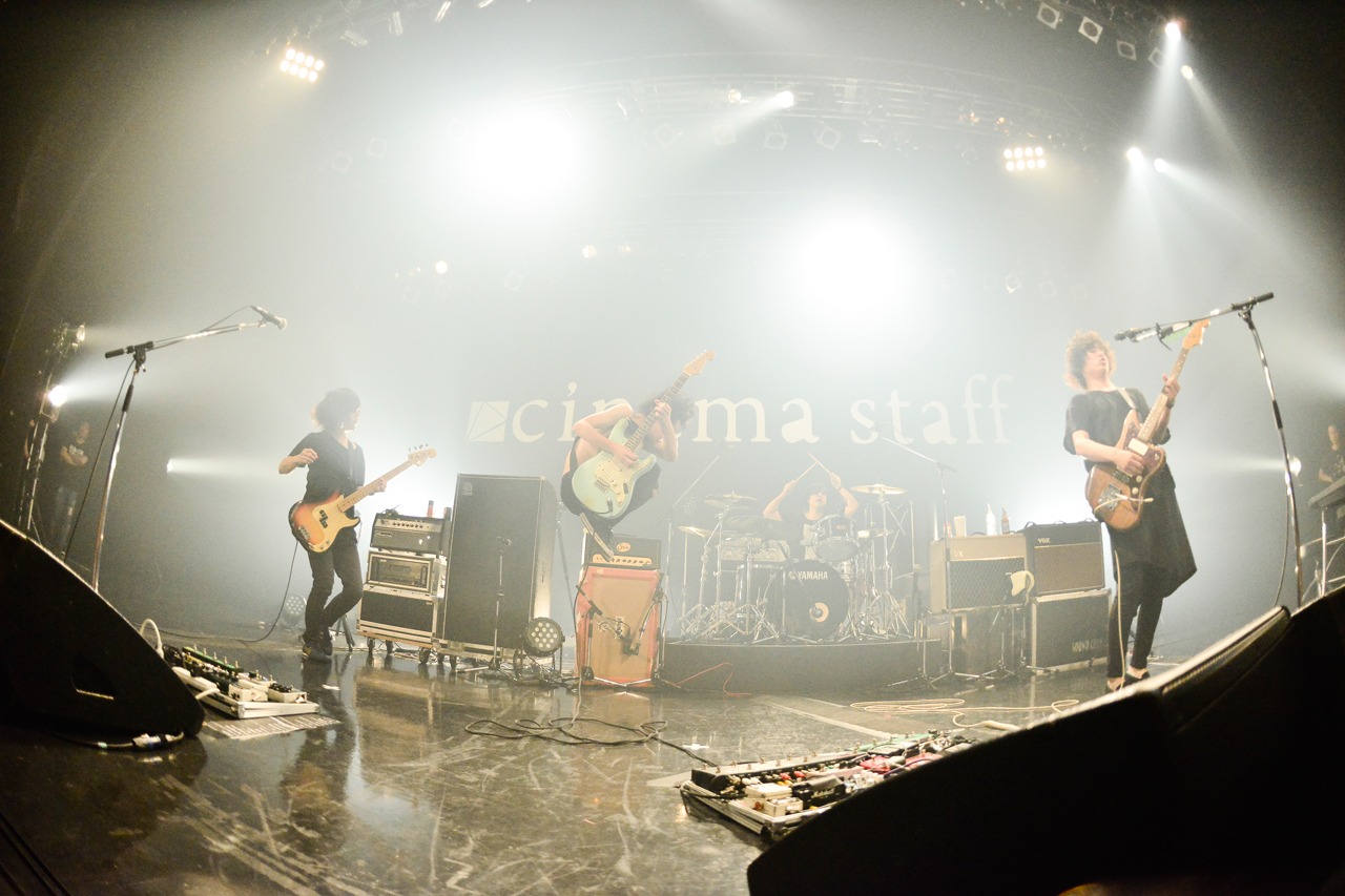 cinema staff「cinema staff 4th FULL ALBUM [blueprint] release tour “land=ocean”」東京・Zepp DiverCity TOKYO公演の様子。（撮影：橋本塁［SOUND SHOOTER］）