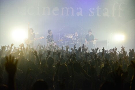 cinema staff「cinema staff 4th FULL ALBUM [blueprint] release tour “land=ocean”」東京・Zepp DiverCity TOKYO公演の様子。（撮影：橋本塁［SOUND SHOOTER］）
