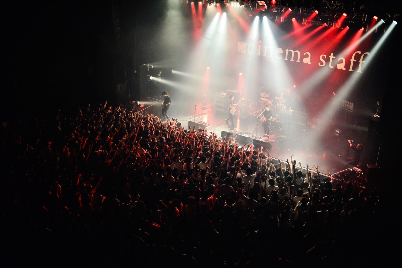 cinema staff「cinema staff 4th FULL ALBUM [blueprint] release tour “land=ocean”」東京・Zepp DiverCity TOKYO公演の様子。（撮影：橋本塁［SOUND SHOOTER］）