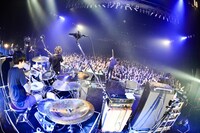 cinema staff「cinema staff 4th FULL ALBUM [blueprint] release tour “land=ocean”」東京・Zepp DiverCity TOKYO公演の様子。（撮影：橋本塁［SOUND SHOOTER］）