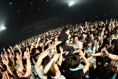 cinema staff「cinema staff 4th FULL ALBUM [blueprint] release tour “land=ocean”」東京・Zepp DiverCity TOKYO公演の様子。（撮影：橋本塁［SOUND SHOOTER］）