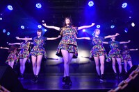 アップアップガールズ（仮）による定期公演第1部の様子。