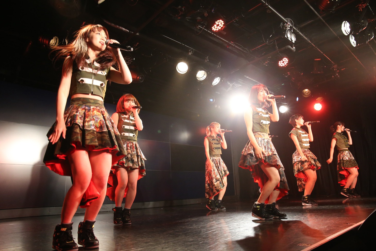 アップアップガールズ（仮）による定期公演第3部の様子。