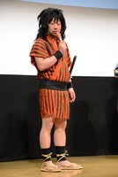 ヤジロベーに扮したケンドーコバヤシ。