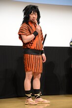 ヤジロベーに扮したケンドーコバヤシ。