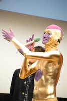 フリーザのモノマネを披露するたなしん。