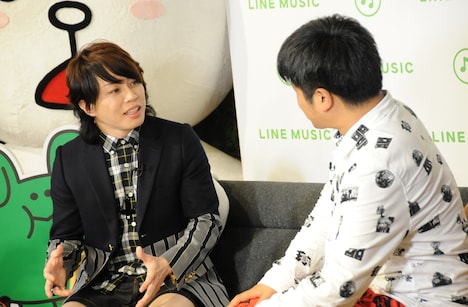 左からT.M.Revolution、大谷ノブ彦（ダイノジ）。