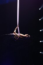 エアリアルティシューを披露する倖田來未。（写真提供：エイベックス・ミュージック・クリエイティヴ）