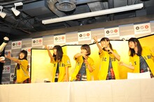 見よう見まねでアンダースローの投球の練習をしてみるがんばれ！Victory。