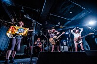 tricot（撮影：青木カズロー）