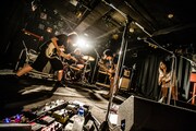 tricot（撮影：青木カズロー）