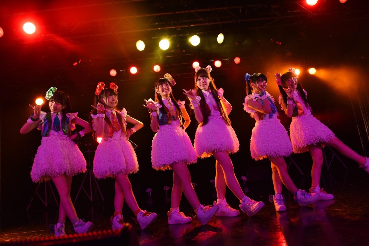 乙女新党によるライブの様子。