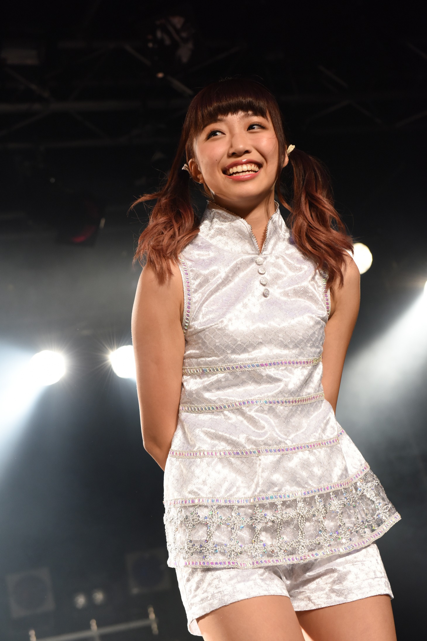 期間限定ユニット・晏美蘭の溝呂木世蘭（Cheeky Parade）。