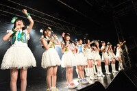 乙女新党、東京パフォーマンスドールによるコラボライブの様子。