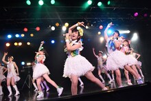 乙女新党、東京パフォーマンスドールによるコラボライブの様子。