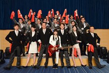 ドラマ「民王」出演者とmiwa。