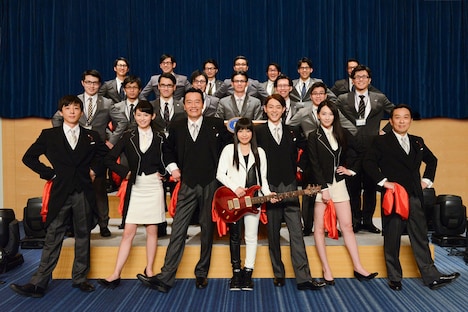 ドラマ「民王」出演者とmiwa。