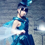 野水いおり、晩秋の新宿で御茶漬海苔招いてホラーを語る