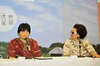 報道陣からの質問に答える秦と池田。