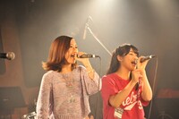 左から古橋舞悠、関谷真由。