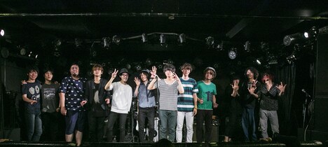 ウソツキ、アンテナ、ココロオークションの集合写真。（撮影：山野浩司）