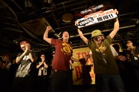 LOOK LIKE（写真提供：EMI Records）