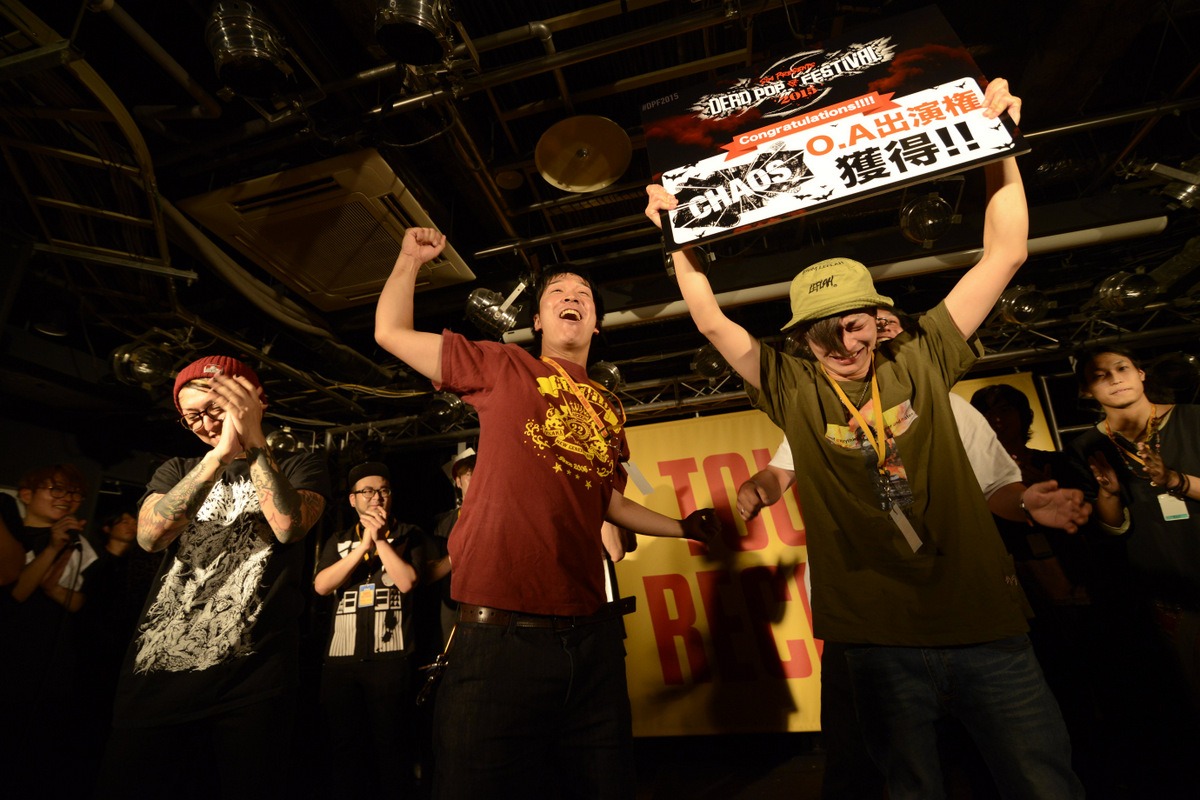 LOOK LIKE（写真提供：EMI Records）