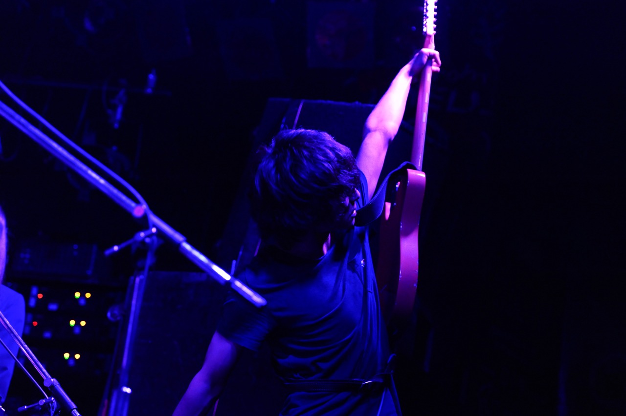 6月9日に石川・vanvan V4にて行われたThe Flickersのライブの様子。（Photo by MASANORI FUJIKAWA）