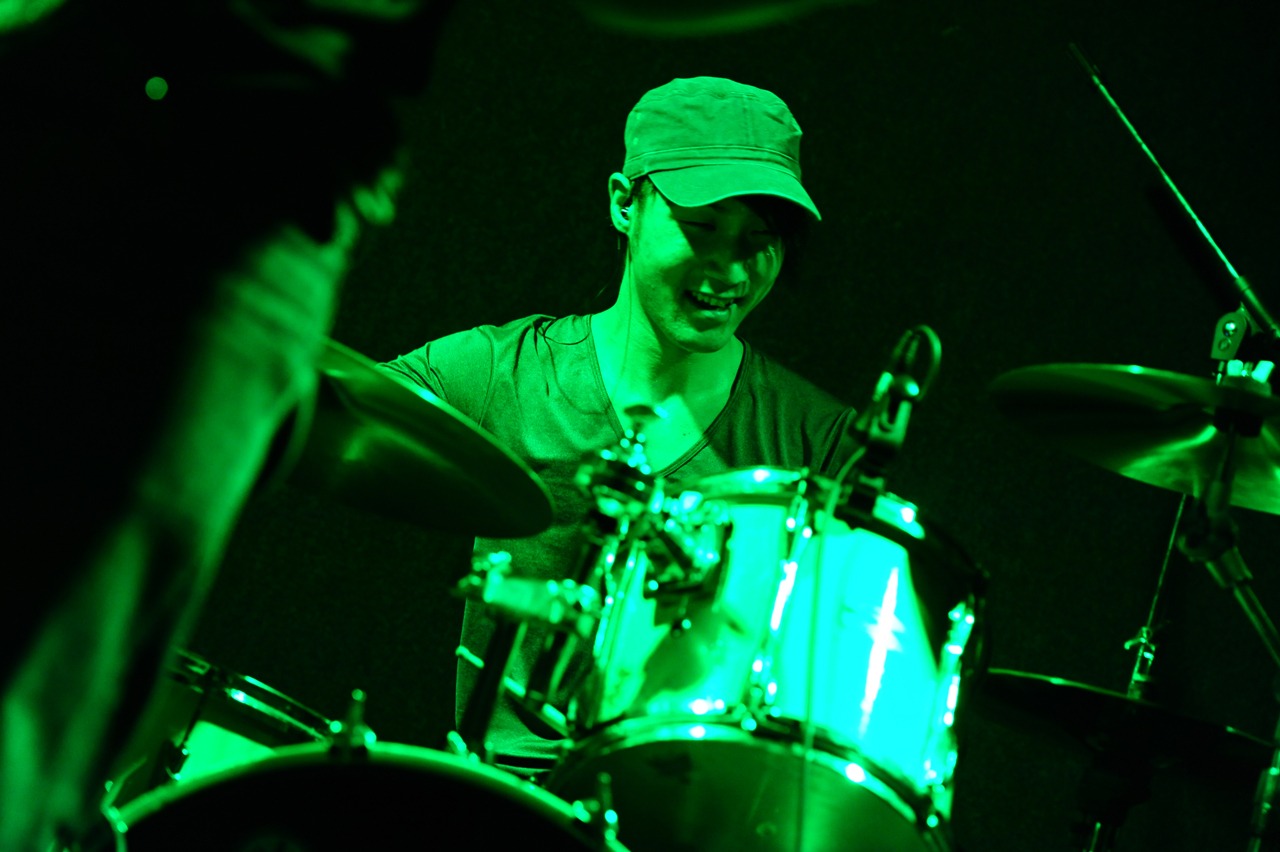 6月9日に石川・vanvan V4にて行われたThe Flickersのライブの様子。（Photo by MASANORI FUJIKAWA）