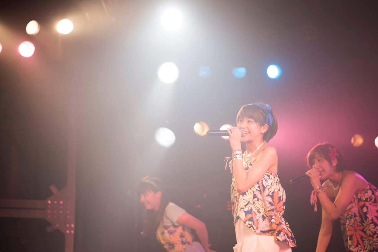 「LinQ LIVEHOUSE CIRQUIT2015 SPECIAL『まだまだ終わらんLinQの「わ」大作戦!!』」大阪公演の様子。 （写真提供：ジョブネット）