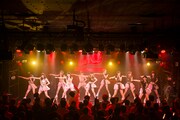 「LinQ LIVEHOUSE CIRQUIT2015 SPECIAL『まだまだ終わらんLinQの「わ」大作戦!!』」大阪公演の様子。 （写真提供：ジョブネット）