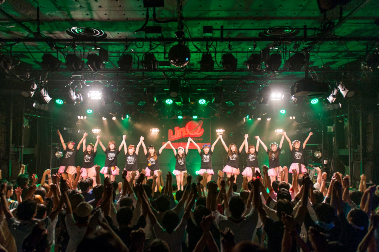 「LinQ LIVEHOUSE CIRQUIT2015 SPECIAL『まだまだ終わらんLinQの「わ」大作戦!!』」大阪公演の様子。 （写真提供：ジョブネット）