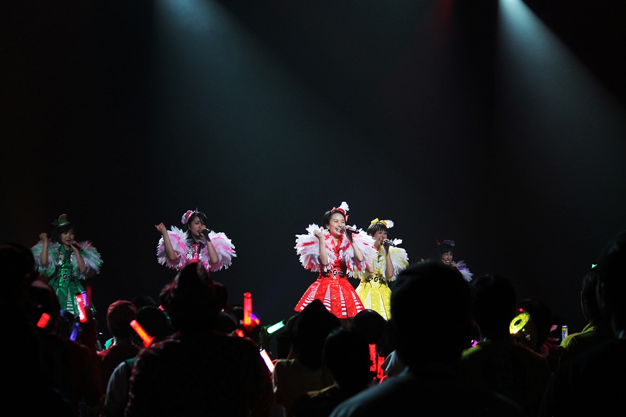 ももいろクローバーZ「Anime Expo 2015」ライブパフォーマンスの様子。（写真提供：EVILLINE RECORDS）
