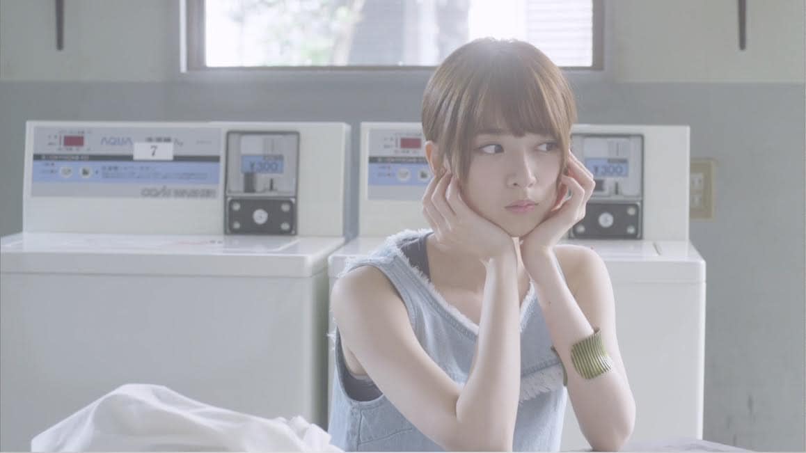 「羽根の記憶」MVのワンシーン。