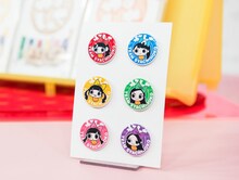 チームしゃちほこ「ゆるしゃち」DVD Vol.6～8の予約者にプレゼントされるしゃちピー缶バッジ6個セット見本。