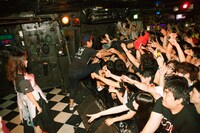 BiSH「FLASH BACK ZOMBiES」の様子。（撮影：外林健太）