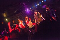 BiSH「FLASH BACK ZOMBiES」の様子。（撮影：外林健太）