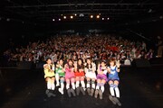 「PiiiiiiiN 2nd ワンマン 愛ある青春ロックLIVE ~BRING IT ON!!!喧嘩上等!武道館上等!~」の公演最後に行った記念撮影の様子。