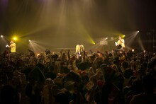 シクラメンのライブの様子。