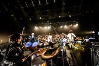 go!go!vanillas「バイリンガールとマザーアイランドツアー」東京・LIQUIDROOM公演の様子。（撮影：浜野カズシ）