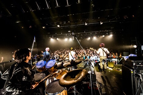 go!go!vanillas「バイリンガールとマザーアイランドツアー」東京・LIQUIDROOM公演の様子。（撮影：浜野カズシ）