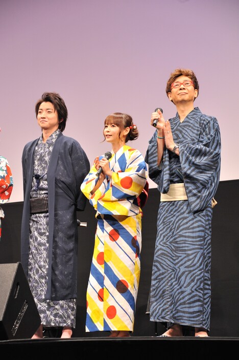 左から藤原竜也、中川翔子、山寺宏一。
