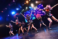 Lunarによるライブの様子。