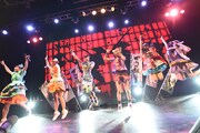 でんぱ組.incによるライブの様子。