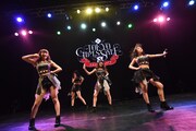 東京女子流によるライブの様子。